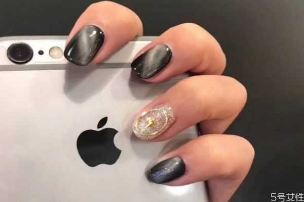 猫眼石美甲的做法是什么？秋冬适合的猫眼美甲有哪些