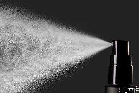 爽肤水喷雾可以定妆吗 爽肤水喷雾可以定妆吗