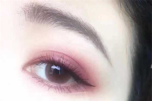 美瞳是硬的还是软的 美瞳是硬的还是软的