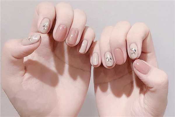 美甲底胶的作用是什么 美甲底胶的作用是什么