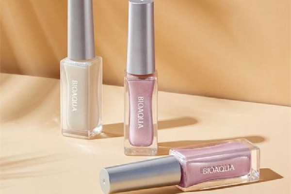 高光液用在粉底前还是粉底后