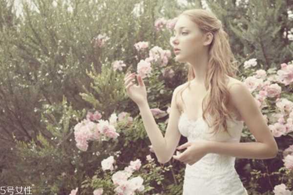 法令纹明显怎么办 法令纹的形成原因