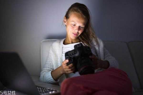 熬夜敷面膜有用吗