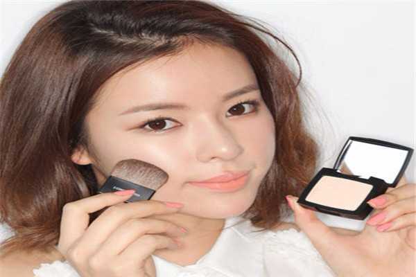 高光是用在粉底前还是粉底后? 高光是用在粉底前还是粉底后?