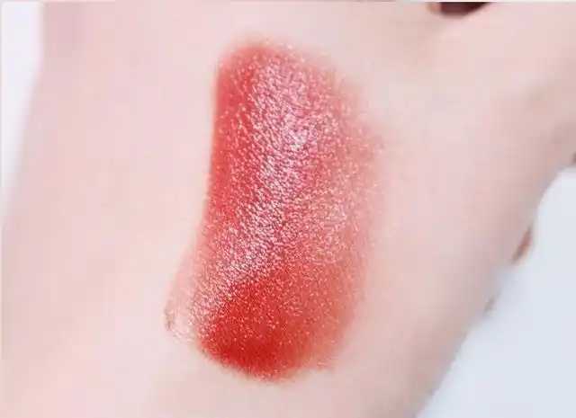 染唇液的质地会影响使用效果吗 染唇液的质地会影响使用效果吗