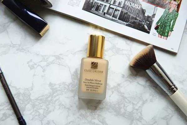 雅诗兰黛dw持妆粉底液