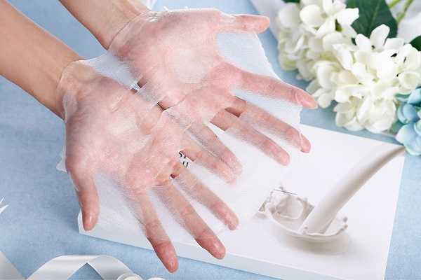 面膜中的那张塑料纸有什么用 面膜中的那张塑料纸有什么用