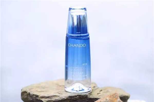 保湿水和精华液先用哪个 保湿水和精华液先用哪个