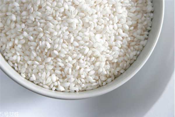 淘米水洗脸后还要用清水洗吗 淘米水的美容功效