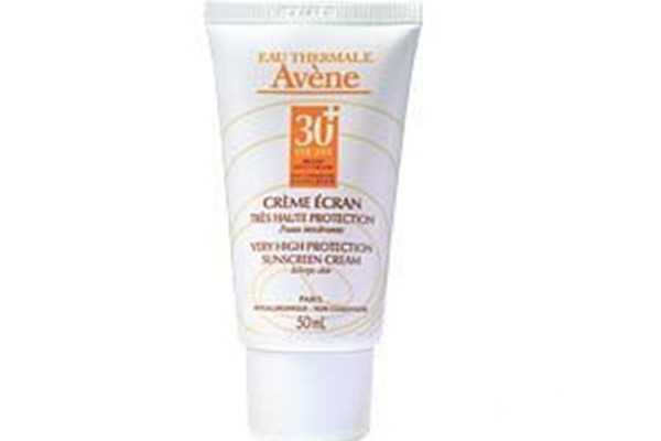 雅漾自然防晒乳适合敏感肌用吗