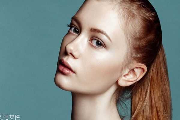 刷子怎么涂抹粉底液 打造精致底妆方法