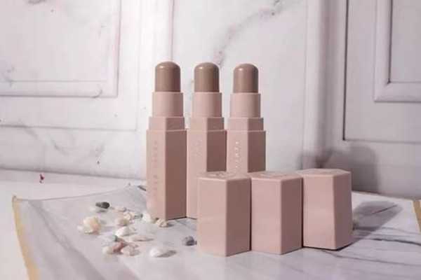 蕾哈娜修容棒好用吗?蕾哈娜修容棒哪个颜色好用 蕾哈娜修容棒好用吗?蕾哈娜修容棒哪个颜色好用