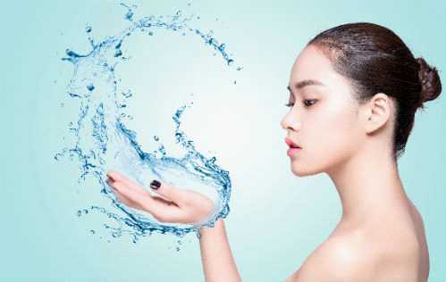 化妆水、爽肤水、柔肤水、精华水有什么区别 化妆水、爽肤水、柔肤水、精华水有什么区别