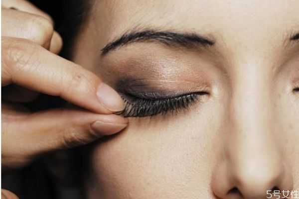 眼睛化妆技巧有哪些？眼睛变大化妆技巧