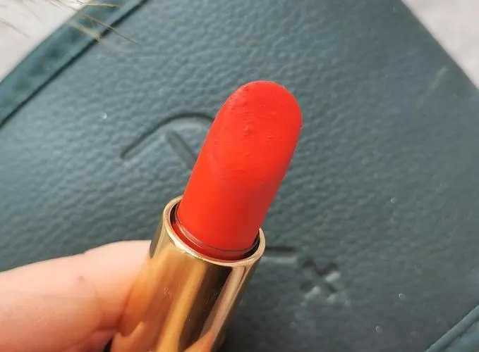 口红一股油漆味是过期了吗