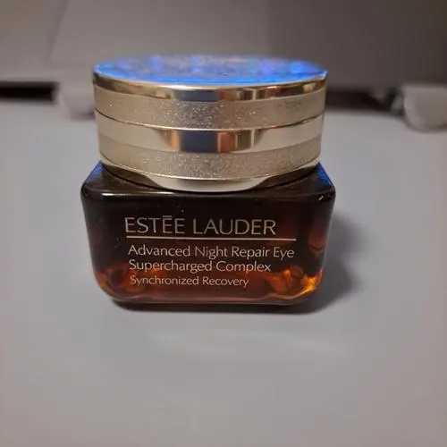 雅诗兰黛抗蓝光眼霜和小棕瓶眼霜哪个好 雅诗兰黛抗蓝光眼霜和小棕瓶眼霜哪个好