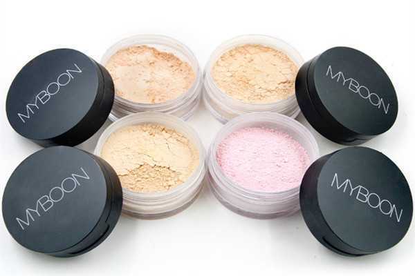 散粉能不能直接涂脸上 散粉能不能直接涂脸上