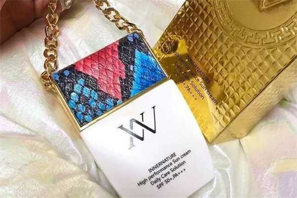 vn铂金包防晒霜油吗