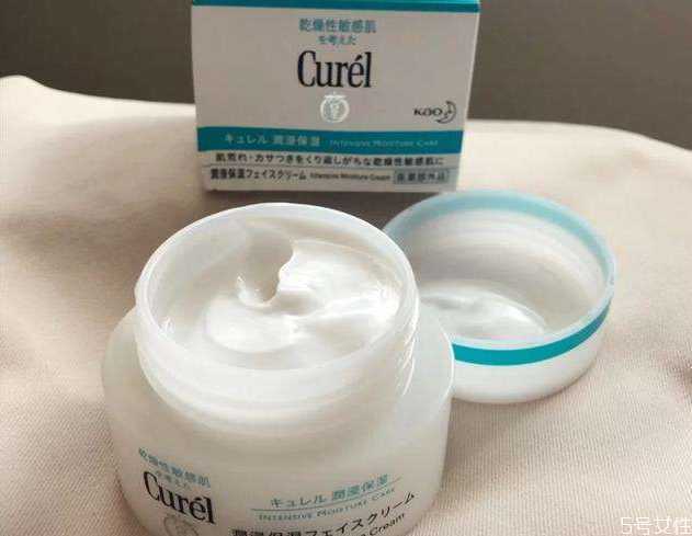 保湿面霜晚上用还是白天用?保湿面霜一天用几次 保湿面霜晚上用还是白天用?保湿面霜一天用几次