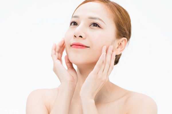 油性敏感肌肤用什么护肤品 油性敏感肌护肤技巧