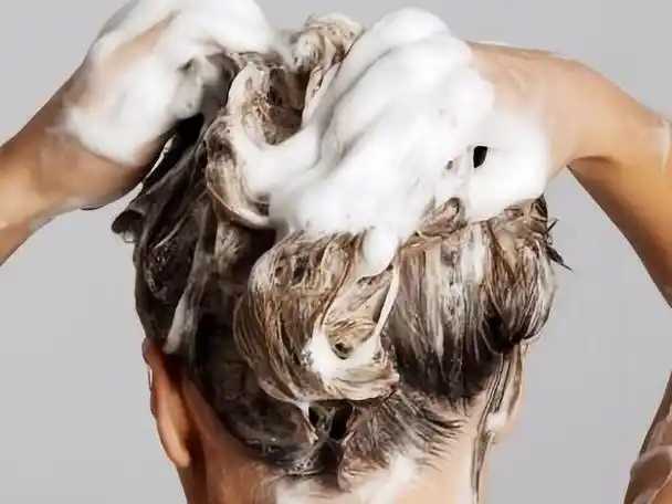 染发当天可以洗头吗 染发当天可以洗头吗