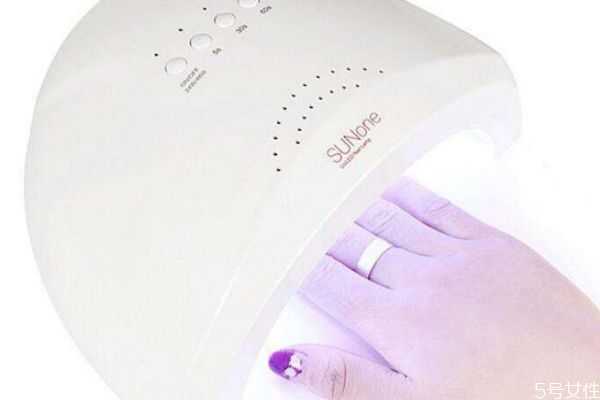 贴甲片的胶水怎么溶解?美甲没有解胶剂怎么卸甲片 贴甲片的胶水怎么溶解?美甲没有解胶剂怎么卸甲片