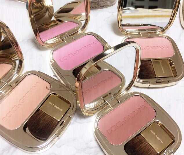 腮红涂多了怎么办 腮红涂多了怎么办