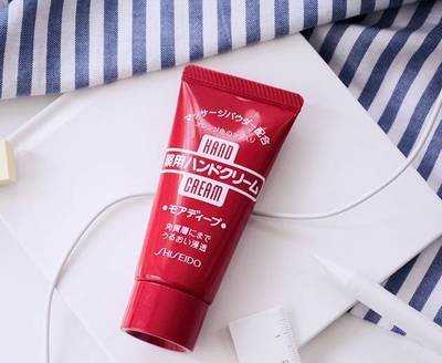 冬天涂护手霜防静电吗