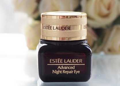 眼霜和眼部精华哪个好 眼霜和眼部精华的区别