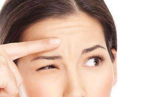 抬头纹是天生的还是后天的？抬头纹是遗传的吗