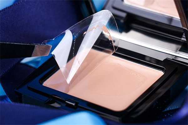 毛戈平粉膏闷痘吗？毛戈平粉膏色号怎么选