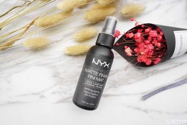 普通的补水喷雾可以定妆吗