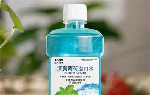 漱口水和盐水漱口哪个更好 漱口水和盐水漱口哪个更好