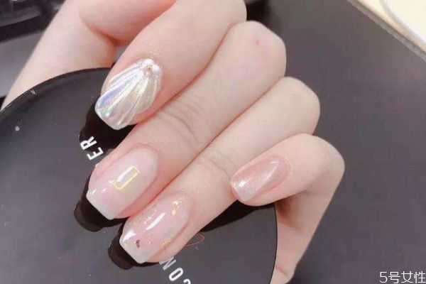 亮油和封层哪个先涂？亮油什么时候涂