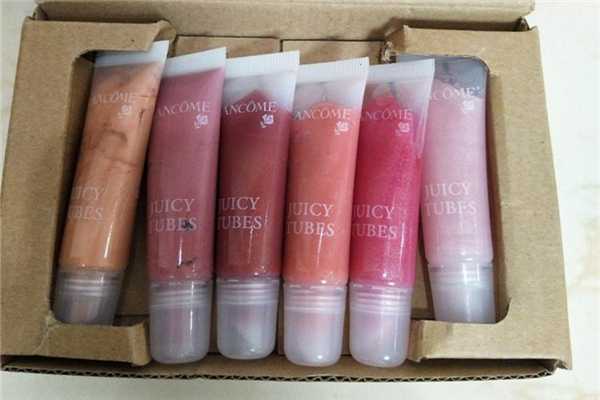 唇蜜和润唇膏有什么样的区别 唇蜜和润唇膏有什么样的区别