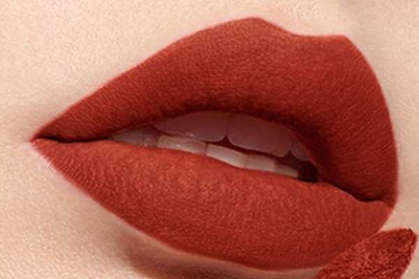 皮肤偏黑的用迪奥什么色的口红 皮肤偏黑的用迪奥什么色的口红