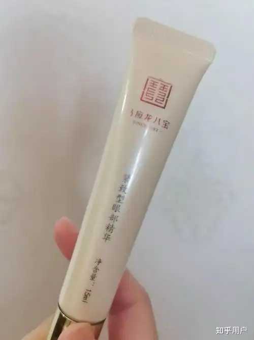 夏季和冬季使用的眼部精华有何区别