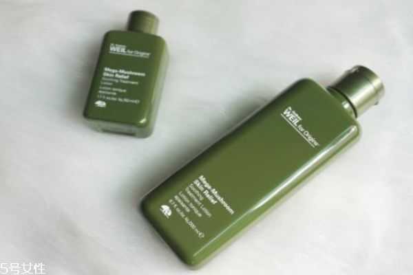 油皮夏天用什么水乳