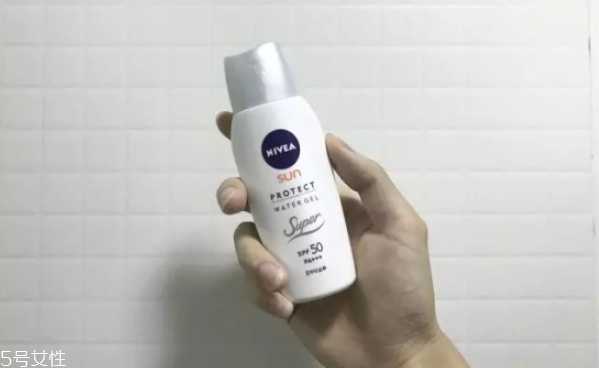 油痘皮适合的护肤品