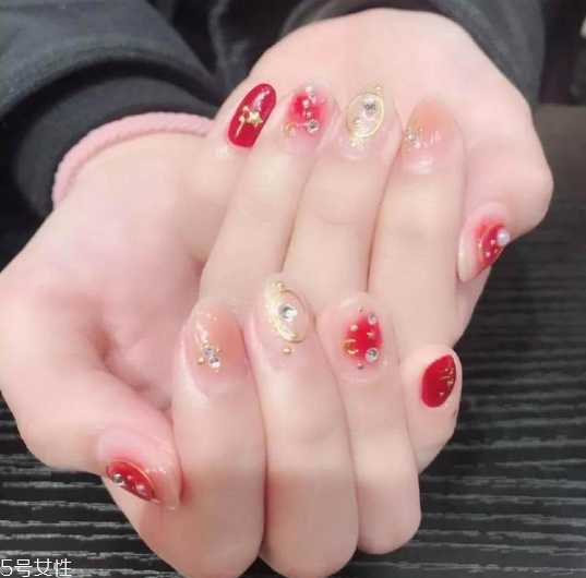 晕染美甲怎么做？梦幻星座美甲教程