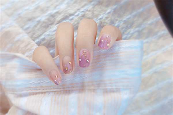 贴甲片对指甲有伤害吗 贴甲片对指甲有伤害吗