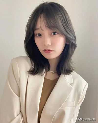 齐肩卷发图片2024最新款女生 齐肩卷发图片2024最新款女生