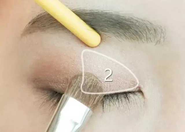 眼影怎么画好看又自然又漂亮?超实用的眼影画法分享