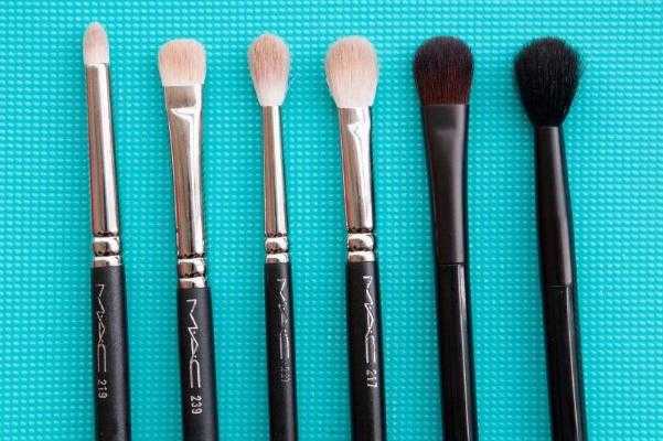 眼影刷是动物毛好还是人造纤维好 新买的眼影刷要洗了再用吗