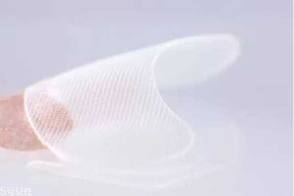 quanis眼膜是干的吗