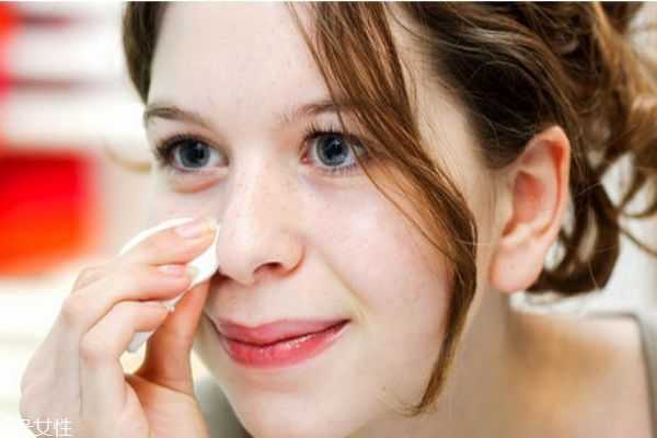 天然去黑头的方法