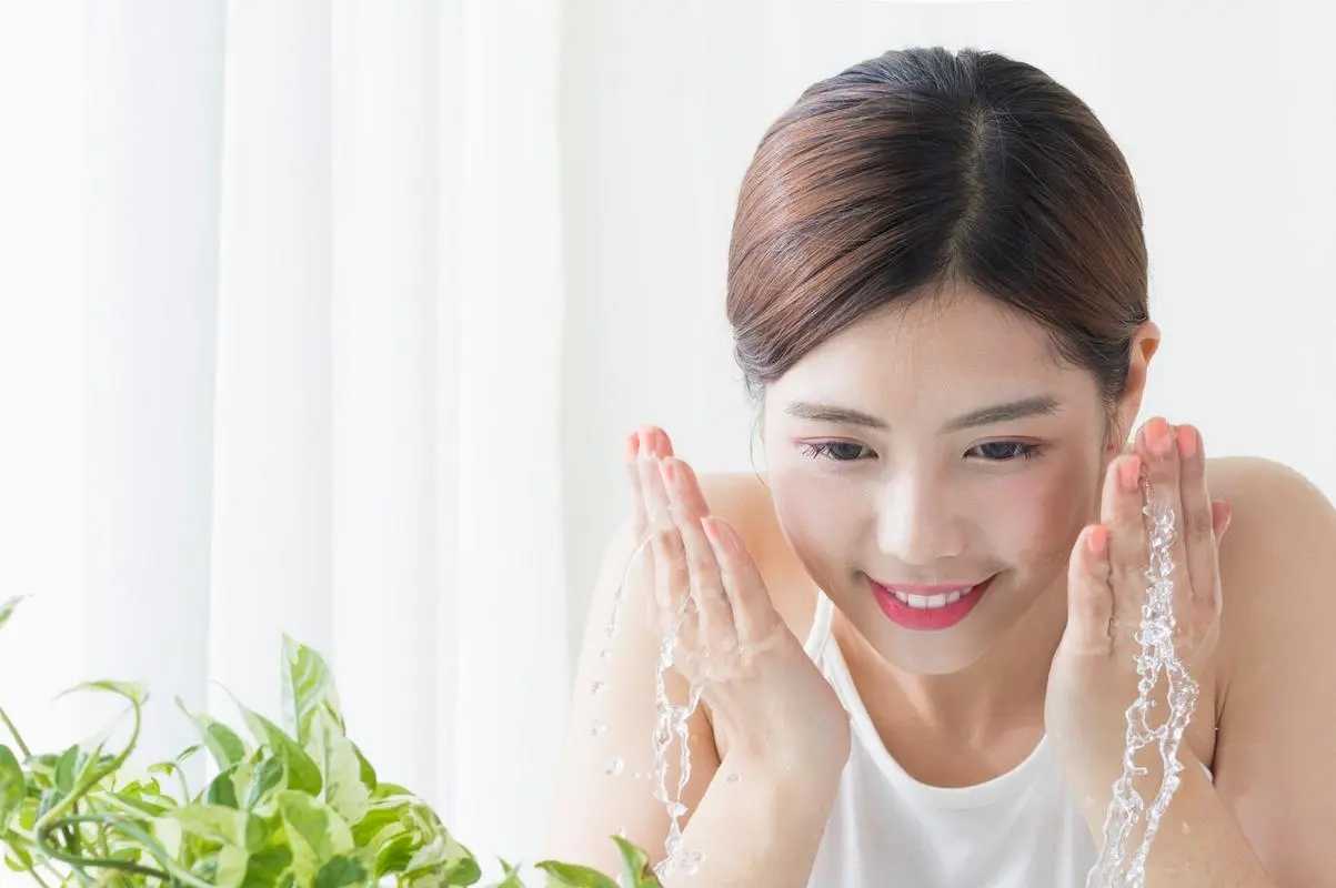 洗脸的六个步骤 长期坚持会防皱、美白