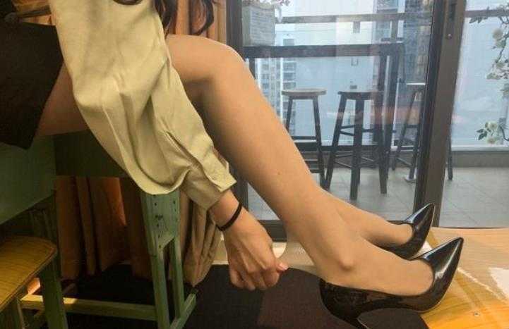 穿丝袜为什么脚容易臭?肉色的丝袜会臭脚吗 穿丝袜为什么脚容易臭?肉色的丝袜会臭脚吗