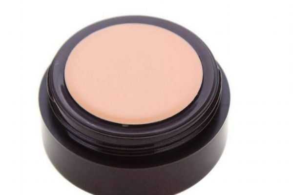 遮瑕膏粉底液一样吗?遮瑕膏和粉底的区别 遮瑕膏粉底液一样吗?遮瑕膏和粉底的区别