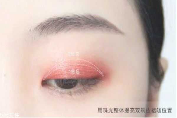 双色眼影怎么画？